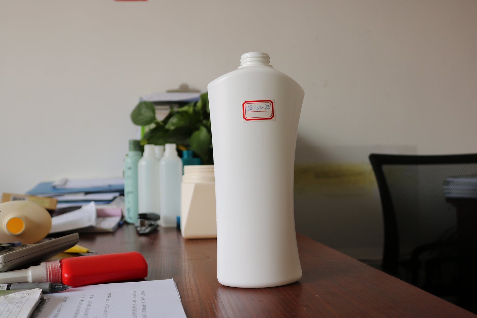 SJE0152 750ml PE矮胖罐 白底实拍