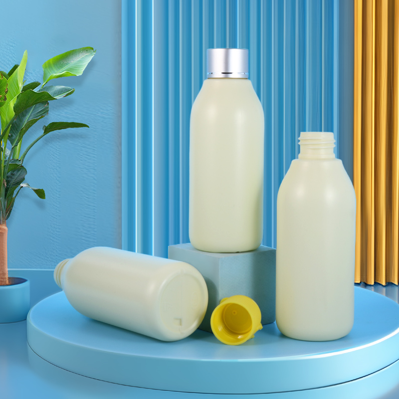 SJE1732 150ml PE圆肩瓶 白底实拍