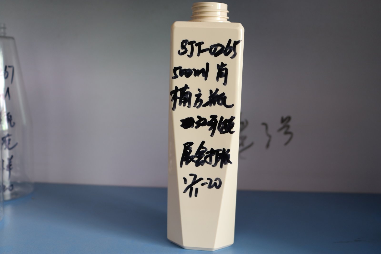 SJT0265  PET定制瓶型 白底实拍