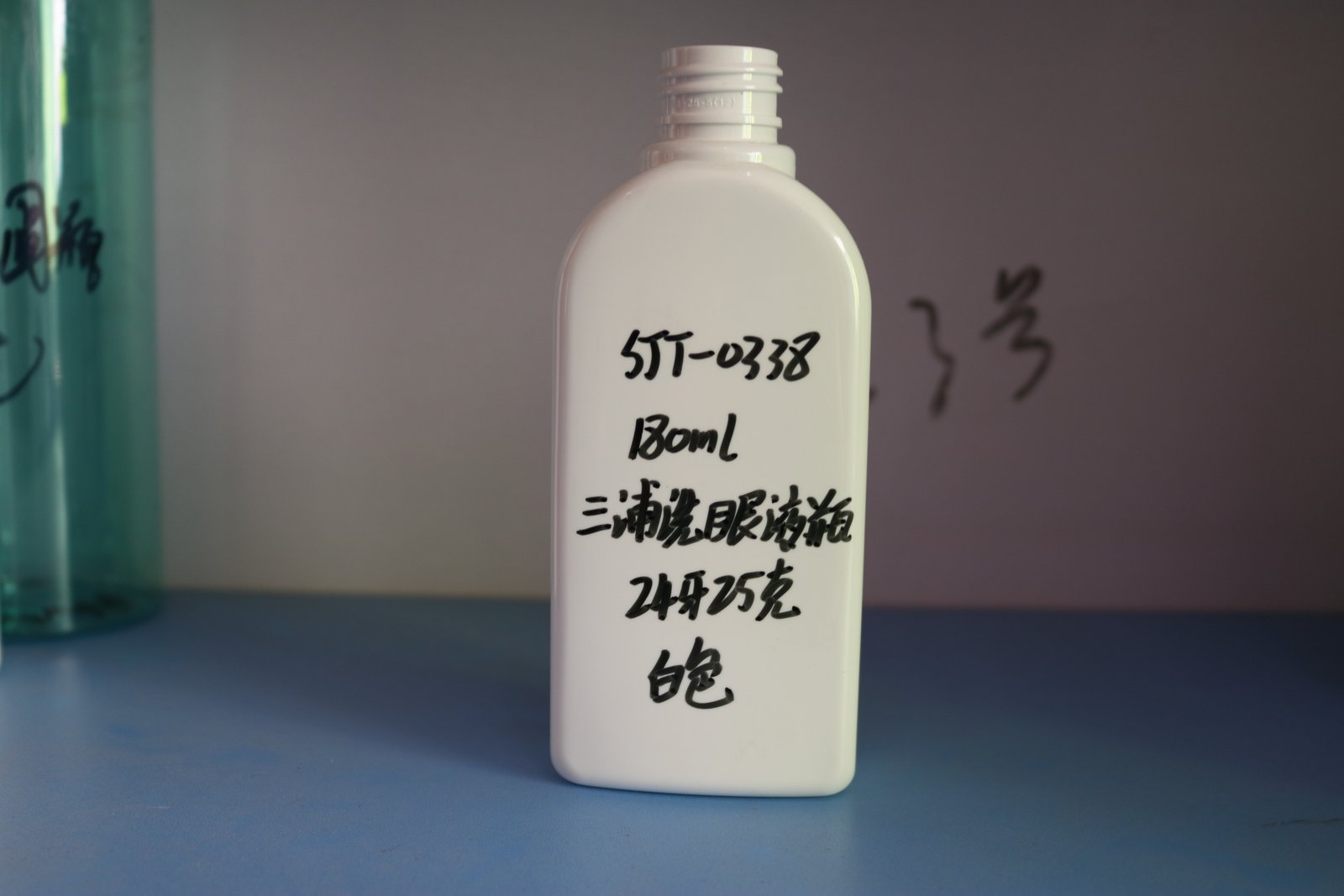 SJT0338  PET圆肩瓶 白底实拍